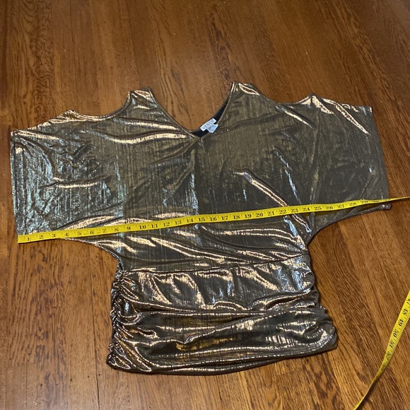 NWOT Venus SM Bronze Metallic Cold Shoulder Banded Bottom Short Sleeve Tunic - Picture 3 of 9